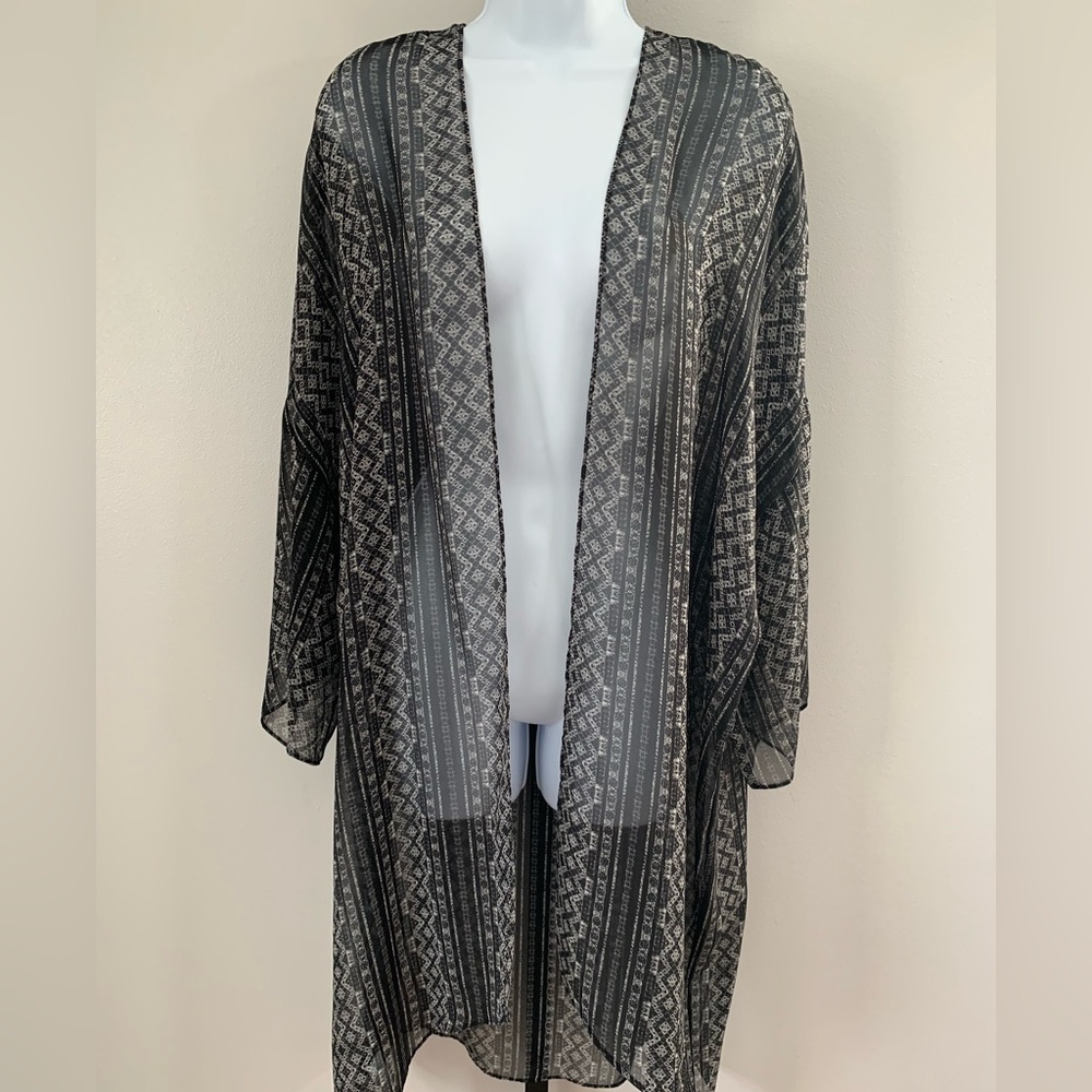BCBGeneration Black and White Kimono